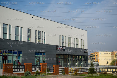 Gdansk. Chelm. Nowo powstaly kompleks handlowo - uslugowy...
