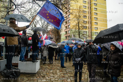 Gdansk. Plac Solidarnosci. Wiec dla obrony demokracji...