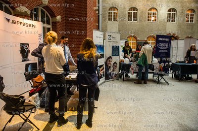 Politechnika Gdanska. Dziedziniec Heweliusza. Targi...