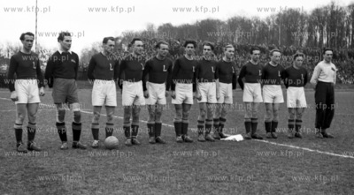 Druzyna pilkarska Lechii Gdansk przed wygranym 5 do...