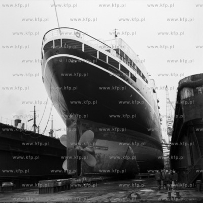 Transatlantyk ms Batory w stoczni remontowej w Gdańsku.
02.1971
0003025z_luty1971
Fot....