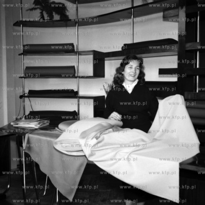 W sklepie z tekstyliami. 
1960
0006401z
Fot. Zbigniew...