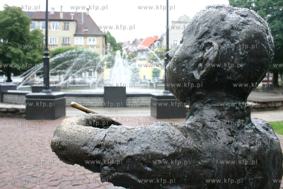 Laweczka - pomnik na Placu Wybickiego w Gdansku Wrzeszczu...