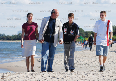 Aktor Marcin Tronski z rodzina na plazy w Sopocie....