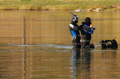 Jezioro Bieszkowickie. Nz. pletwonurkowie

31.03.2007

Fot....