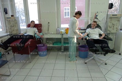 Kilkudziesieciu marynarzy, z usteckiego CSMW, oddalo...