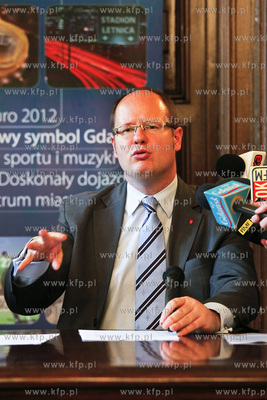 Krzeselka na gdanskim stadionie - konferencja prasowa...