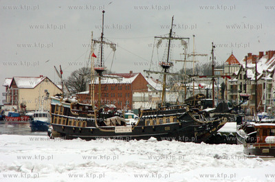 Sparalizowany przez zator lodowy port w Ustce.
27.01.2010
fot....