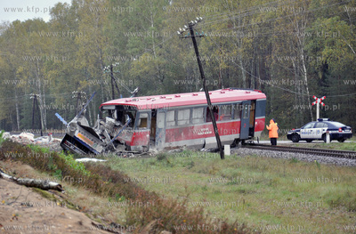 Na niestrzezonym przejezdzie kolejowym w Lipuszu TiR...