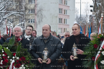 Zlozenie zniczy i wiencow w Rocznice Grudnia 70 pod...