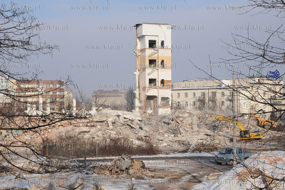Gdynia. Rozbiorka magazynu portowego pomiedzy ulicami...