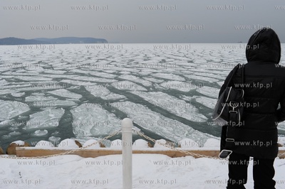 Sopot, molo. Zatoka Gdanska zamarzla ponad 1 km od...