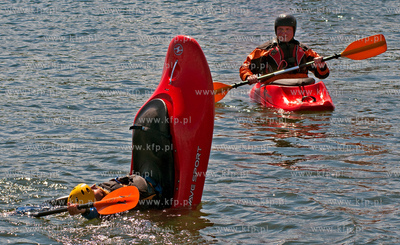 Gdynia. Targi Wiatr i Woda. Pokaz kajakowego freestylu...