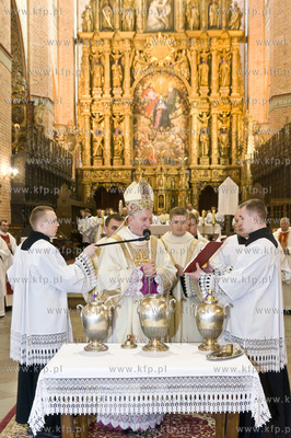 Msza Krzyzma w katedrze pelplinskiej sprawowana przez...