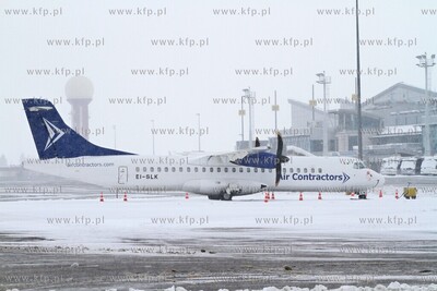 Wiosna w zimowej szacie w Porcie Lotniczym Gdansk im....