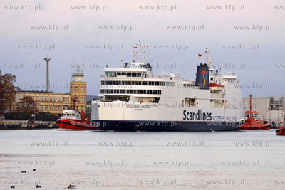 Nalezacy do niemiecko-dunskiej linii promowej Scandilines...