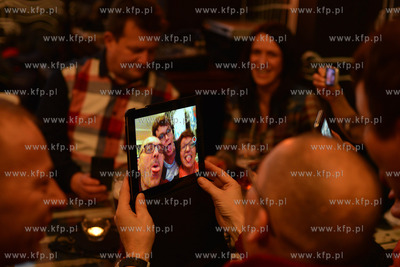 Kazdy kto mial kamere video - w tablecie, telefonie,...