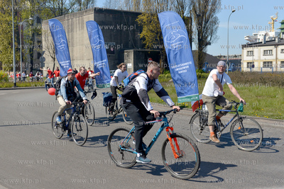 Bialo czerwony peleton pojawil sie 2 maja na ulicach...