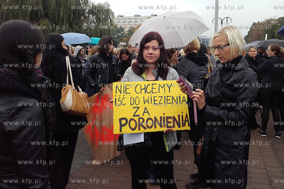 Ogólnopolski strajk kobiet w Gdyni na Skwerze Kościuszki....