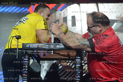 Hala Sportowo - Widowiskowa w Rumi. 50. Gala Armwrestligu...