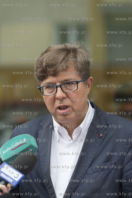 Gdynia. Konferencja prasowa poświęcona kryzysowi...