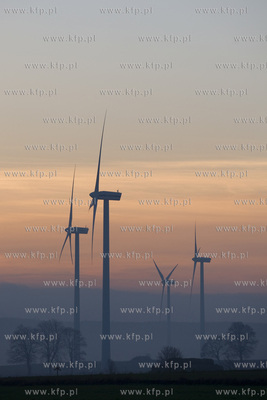 Zielona energia - wiatraki w Swarzewie23.11.2012Fot....