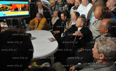 Stocznia Gdanska. Zwiazkowcy ze stoczniowej Solidarnosci...