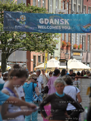 Gdansk, ul. Dluga. Baner zapraszajacy turystow do Gdanska...