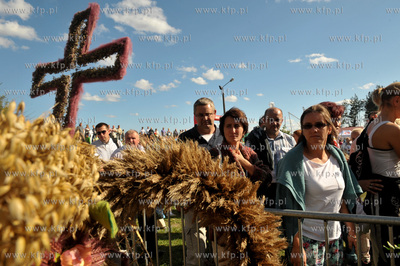 Dozynki w Luzienie na Kaszubach. Wystawa wiencow dozynkowych....