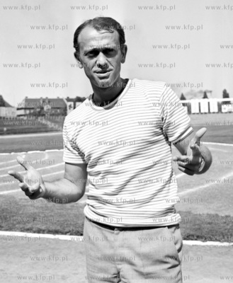 Trener pilki noznej Andrzej Strejlau na stadionie Lechii...