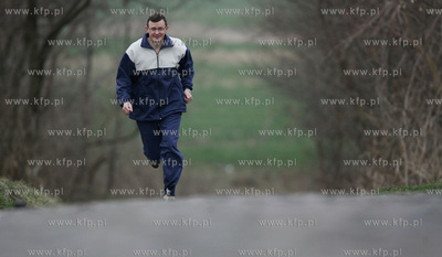 Malbork. Posel Tadeusz Cymanski biega w okolicach rzeki...