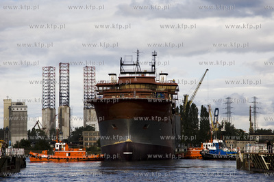 Stocznia Gdansk. Pochylnia B1 wodowanie kolejnego statku...