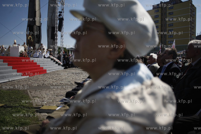 Gdansk. Plac Solidarnosci. Uroczysta msza sw. z okazji...