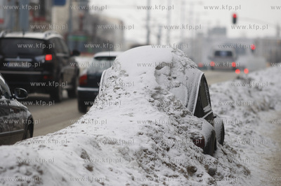 Gdansk. Zasypany sniegiem przez plug samochod, zaparkowany...