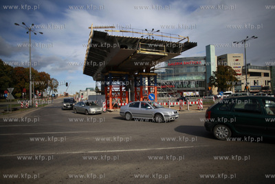 Gdansk. Budowa wiaduktu nad ul Grunwaldzka, ktory ma...