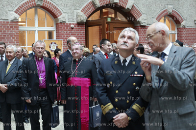 Dziedziniec Poludniowy Politechniki Gdanskiej. Uroczyste...