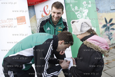 Gdansk Zaspa. Pilkarski turniej dzikich druzyn Do przerwy...