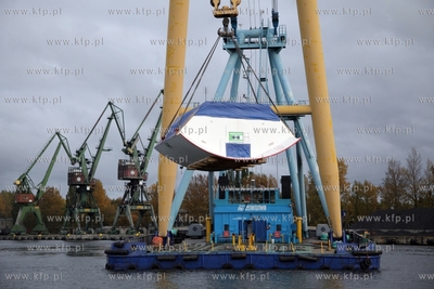 Port Gdanski. Basen weglowy. Rozladunek najciezszych...