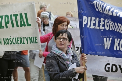 Protest pracownikow pomorskich szpitali pod siedziba...