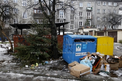 Wiata smietnikowa na podworku przy ul. Katarzynki w...