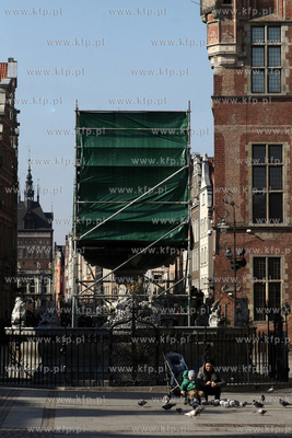 Konserwacja fontanny Neptuna na Długim Targu.
19.03.2015
fot....