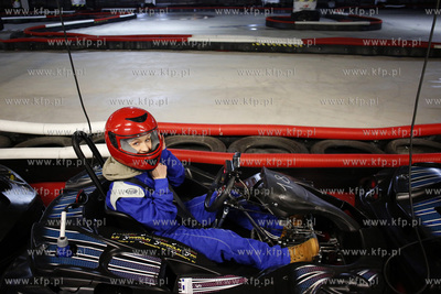 Fun Arena. Wyścig gwiazd. Na torze gokartów elektrycznych...