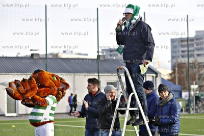 Gdansk Zaspa. Pilkarski turniej dzikich druzyn Do przerwy...