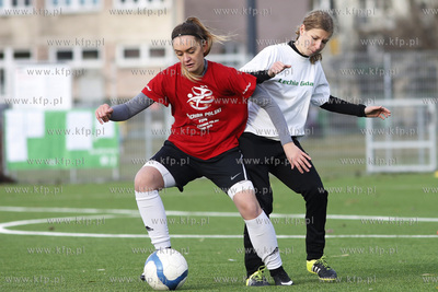 Gdansk Zaspa. Pilkarski turniej dzikich druzyn Do przerwy...