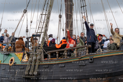 Zlot żaglowców Baltic Sail w Gdańsku. Parada jedostek...