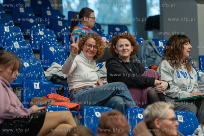 Hala 100-lecia w Sopocie.  Turniej piłki nożnej kobiet...