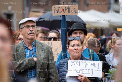 Gdańsk, okolice Dworu Artusa. Ani Jednej Więcej!...