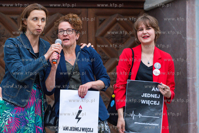 Gdańsk, okolice Dworu Artusa. Ani Jednej Więcej!...