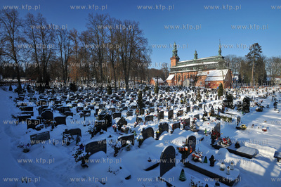 Kartuzy. Gotycko-barokowy kosciol Wniebowziecia NMP...
