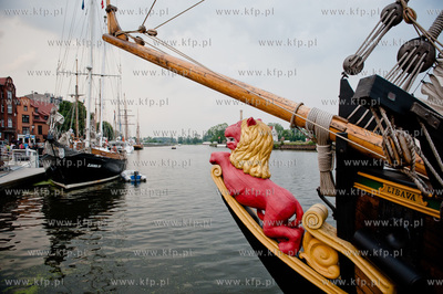 Gdansk. Zacumowane do nabrzeza Motlawy jachty uczestniczace...